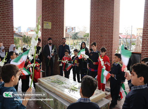 ادای احترام کودکان و نوجوانان گیلانی به شهیدان