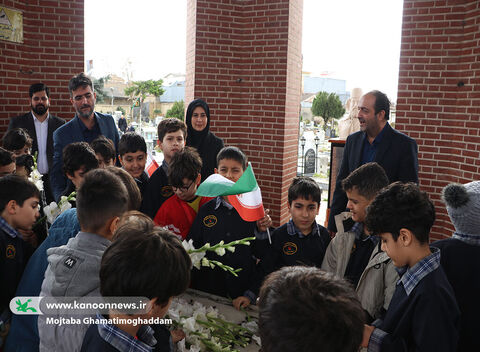 ادای احترام کودکان و نوجوانان گیلانی به شهیدان