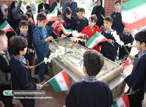 ادای احترام کودکان و نوجوانان گیلانی به شهیدان