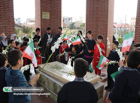 ادای احترام کودکان و نوجوانان گیلانی به شهیدان