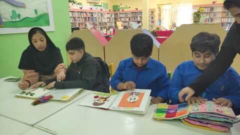 بازدید جمعی از اعضای انجمن نابینایان و مربیان این انجمناز نمایشگاه کتابهای حسی و لمسی