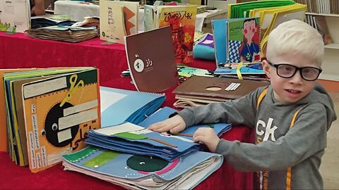 بازدید جمعی از اعضای انجمن نابینایان و مربیان این انجمناز نمایشگاه کتابهای حسی و لمسی