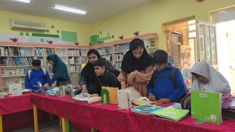 بازدید جمعی از اعضای انجمن نابینایان و مربیان این انجمناز نمایشگاه کتابهای حسی و لمسی