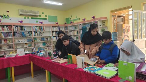 بازدید جمعی از اعضای انجمن نابینایان و مربیان این انجمناز نمایشگاه کتابهای حسی و لمسی