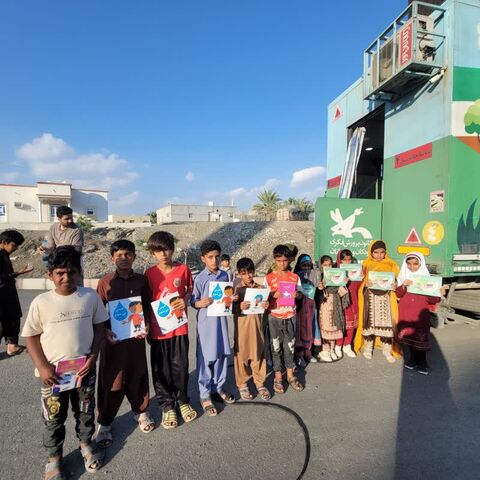 حضور تماشاخانه سیار کانون پرورش فکری در منطقه جاسک و لیردف