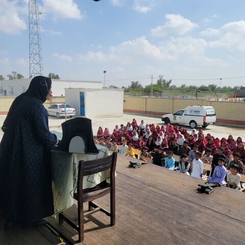 حضور تماشاخانه سیار کانون پرورش فکری در منطقه جاسک و لیردف