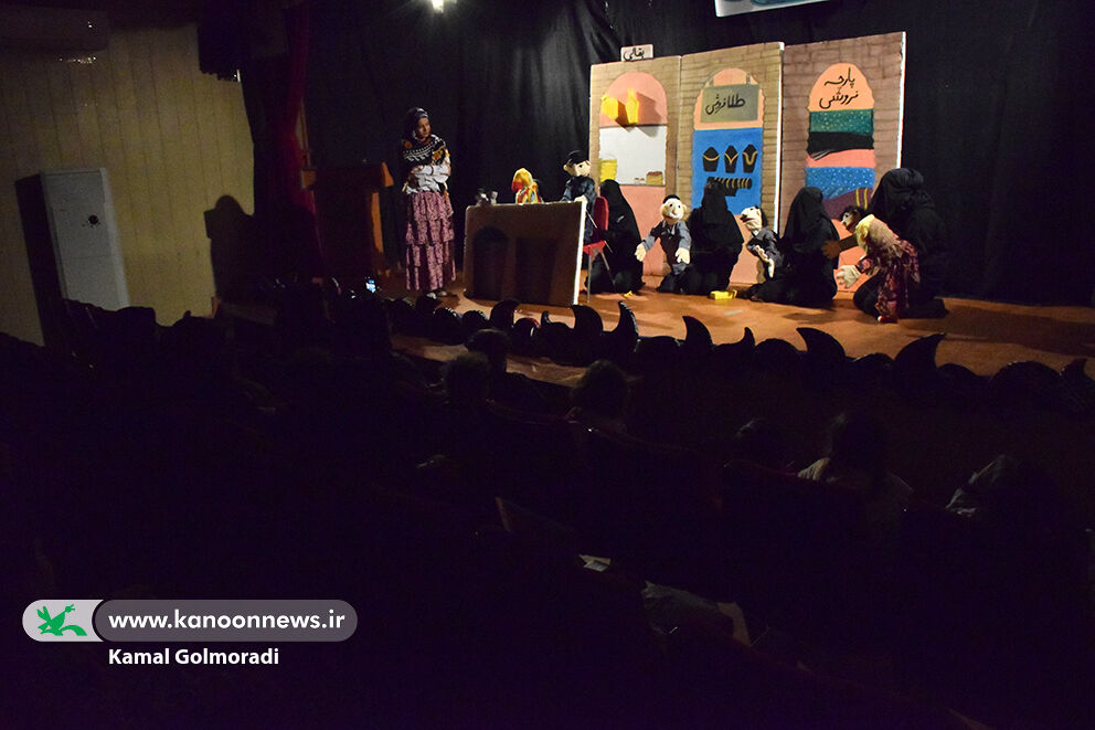 نمایش طوطی و بقال در کانون پرورش فکری لرستان به روی صحنه رفت