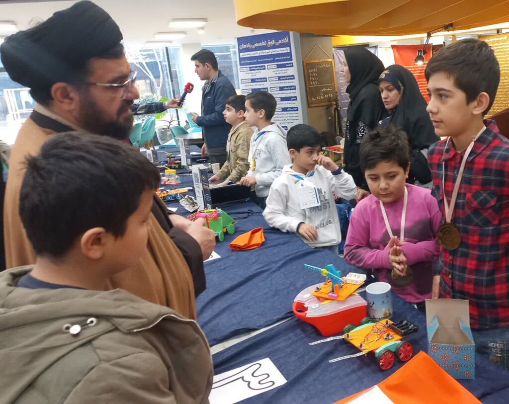 درخشش اعضای مرکز ۵ مشهد در جشنواره رباتهای شهری