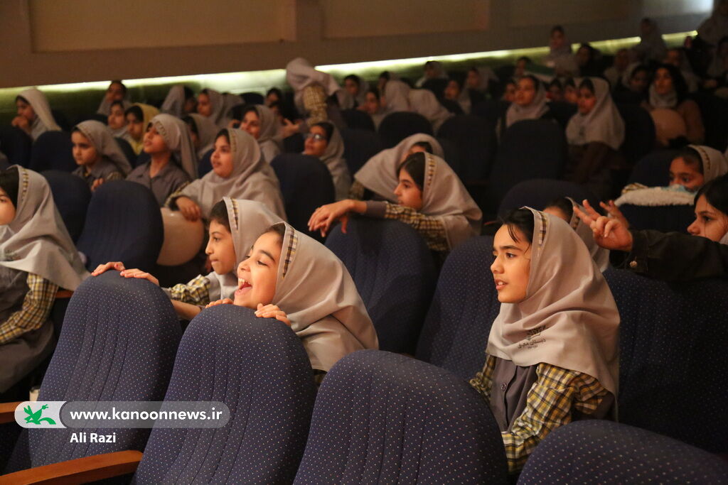 نمایش «بیاین به شهر قصه» همزمان با آغاز دهه مبارک فجر در بوشهر روی صحنه رفت