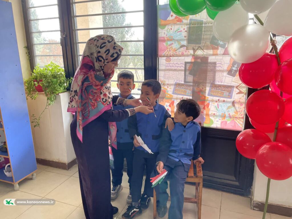 اجرای برنامه «پرچم رنگین حماسه» برای کودکان مراوهتپه