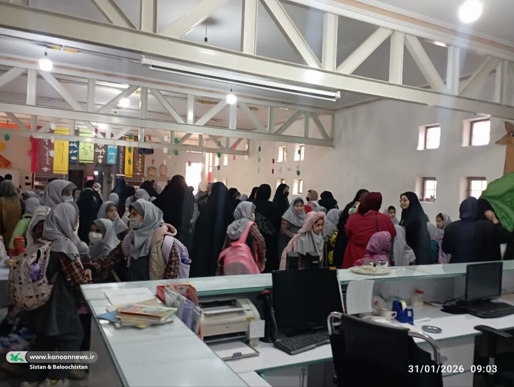 نمایشگاه دستسازههای اعضای کودک و نوجوان مرکز مجتمع زاهدان همزمان با دهه فجر در حال برگزاری است