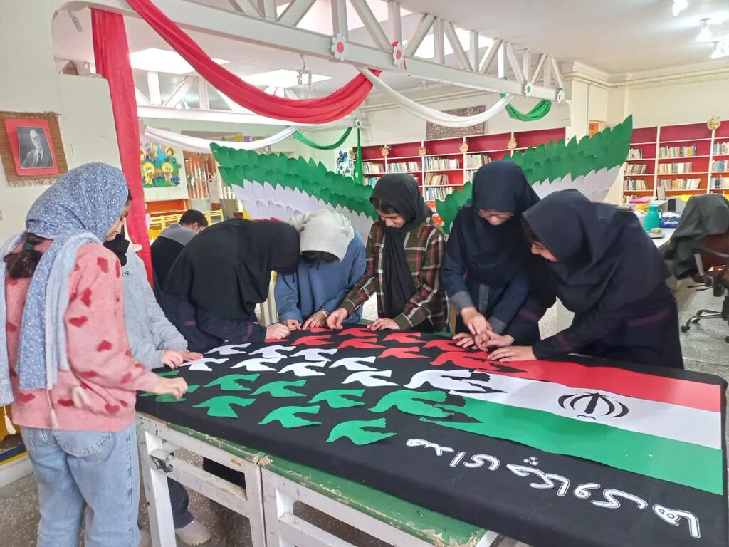 آغاز دهه فجر با طنین «زنگ انقلاب» در مراکز کانون پرورش فکری استان همدان