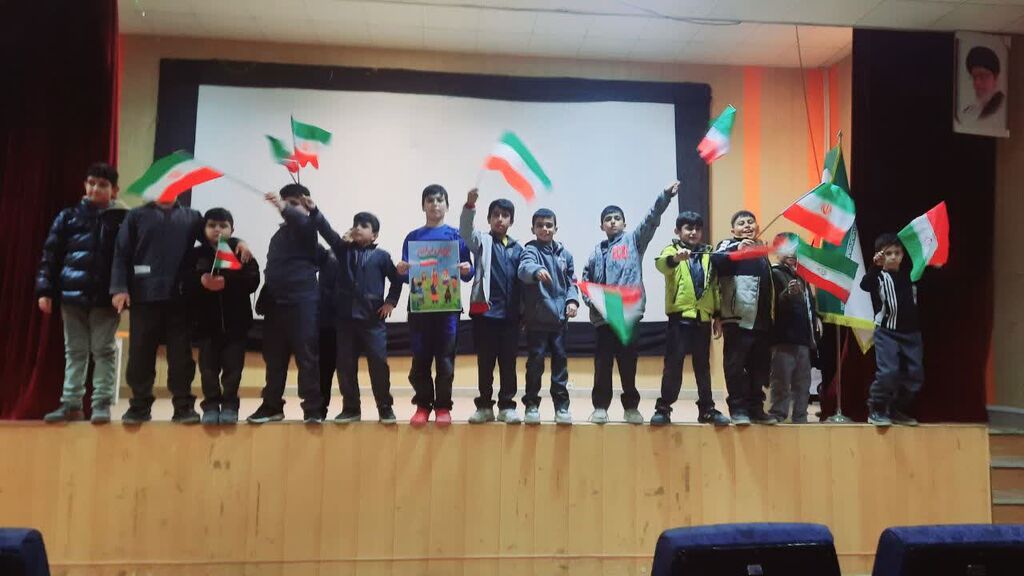 آغاز دهه فجر با طنین «زنگ انقلاب» در مراکز کانون پرورش فکری استان همدان