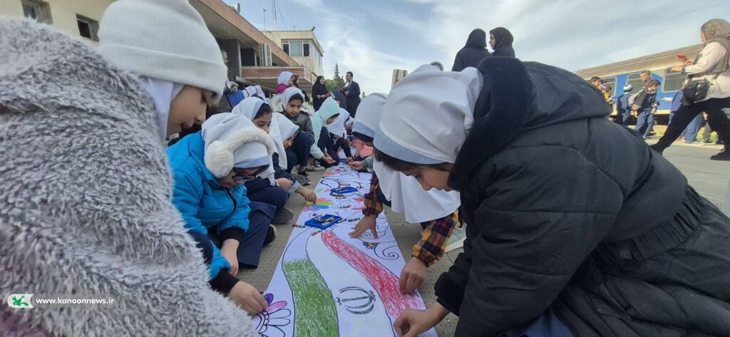 آشنایی کودکان گرگانی با دستاوردهای انقلاب در ویژه‌برنامه قطار شادی