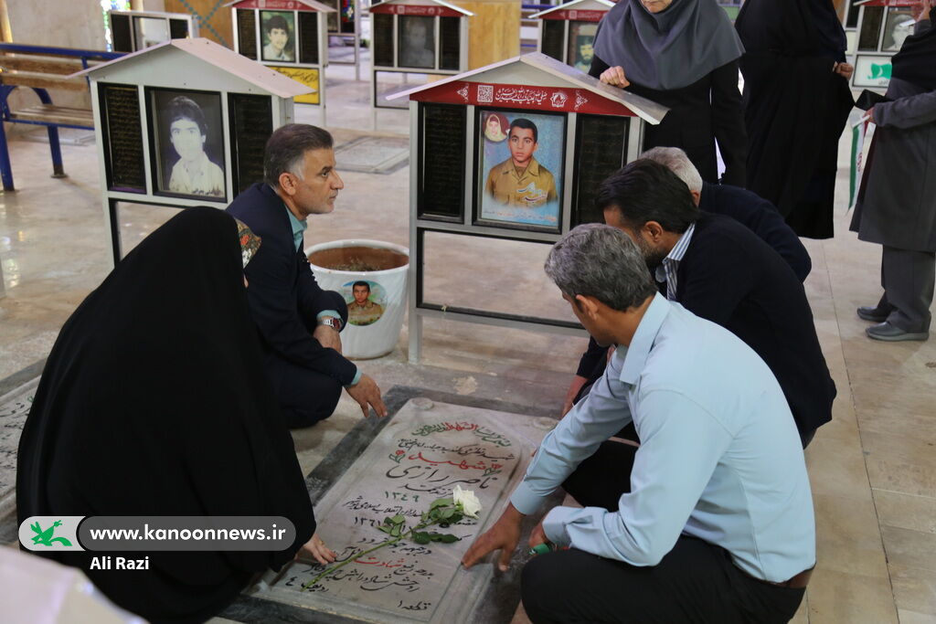 تجدید میثاق مدیرکل و کارکنان کانون استان بوشهر با آرمان‌های امام خمینی(ره) و شهدا