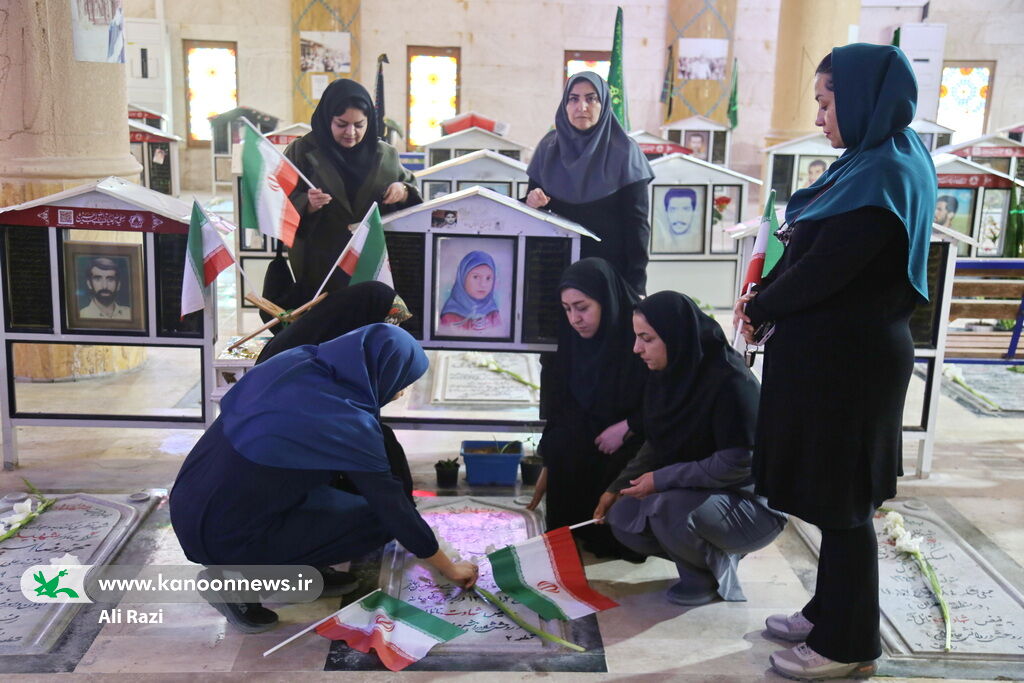 تجدید میثاق مدیرکل و کارکنان کانون استان بوشهر با آرمانهای امام خمینی(ره) و شهدا