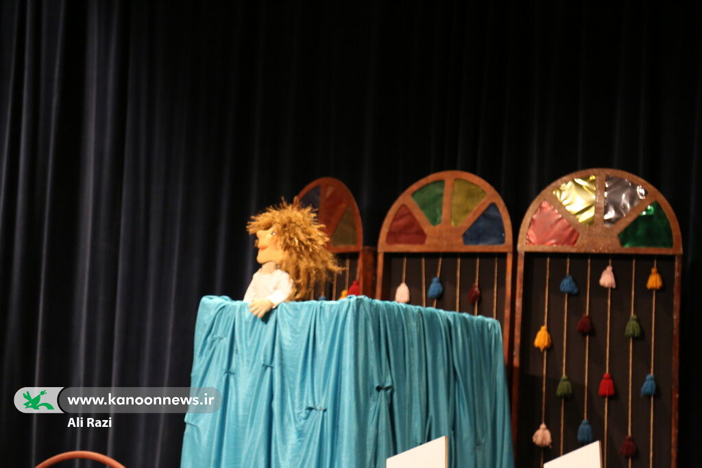 نمایش «بیاین به شهر قصه» همزمان با آغاز دهه مبارک فجر در بوشهر روی صحنه رفت
