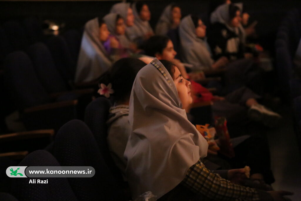 نمایش «بیاین به شهر قصه» همزمان با آغاز دهه مبارک فجر در بوشهر روی صحنه رفت