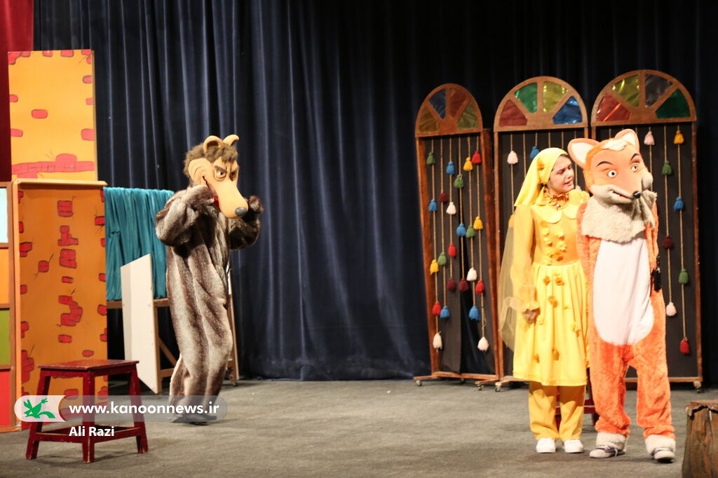 نمایش «بیاین به شهر قصه» همزمان با آغاز دهه مبارک فجر در بوشهر روی صحنه رفت