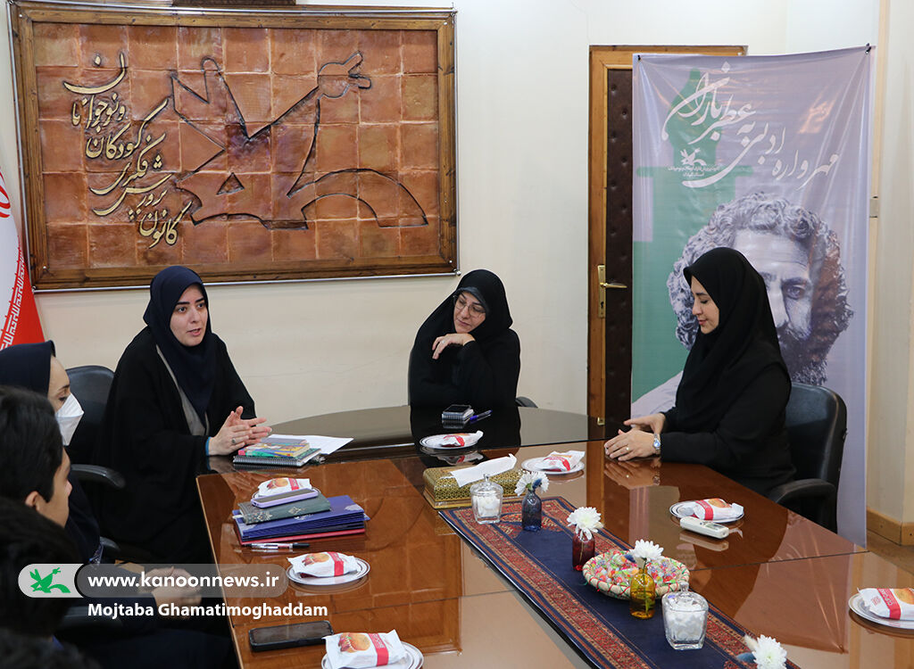 برگزاری محفل ادبی «تجلی آفتاب» هم‌زمان با آغاز دهه فجر