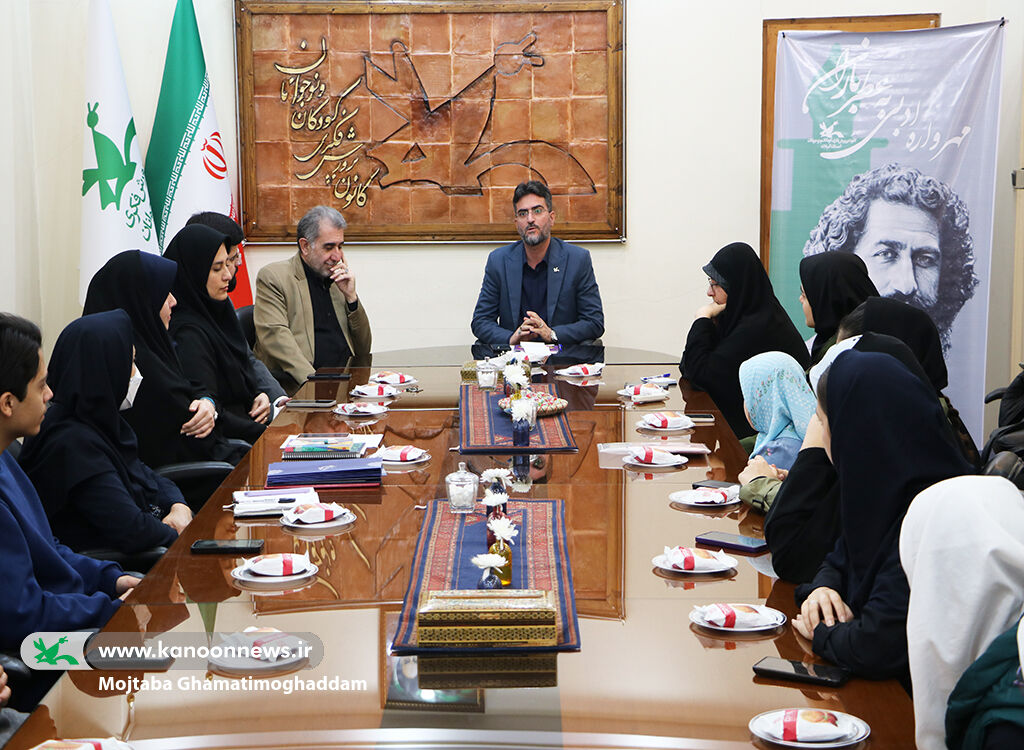 برگزاری محفل ادبی «تجلی آفتاب» هم‌زمان با آغاز دهه فجر