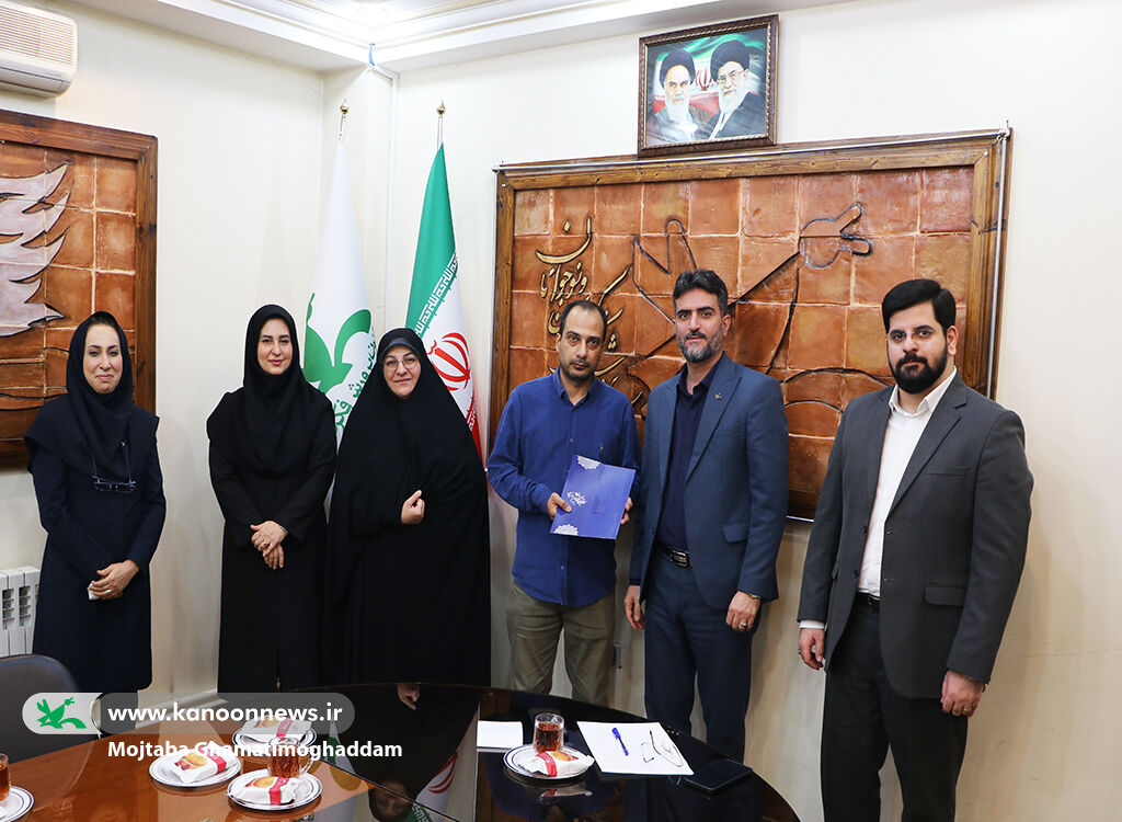 برگزاری محفل ادبی «تجلی آفتاب» هم‌زمان با آغاز دهه فجر