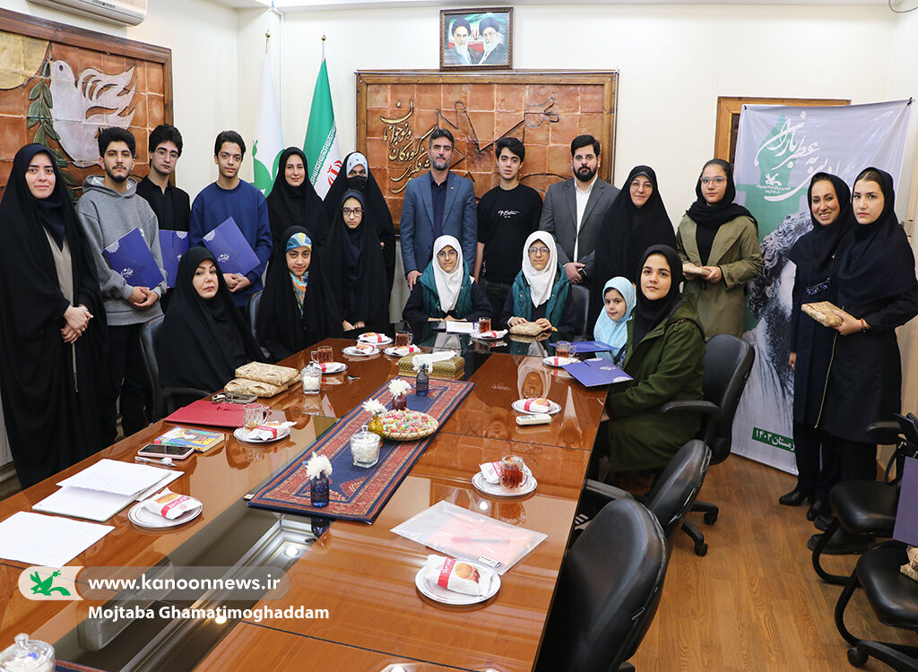 برگزاری محفل ادبی «تجلی آفتاب» هم‌زمان با آغاز دهه فجر