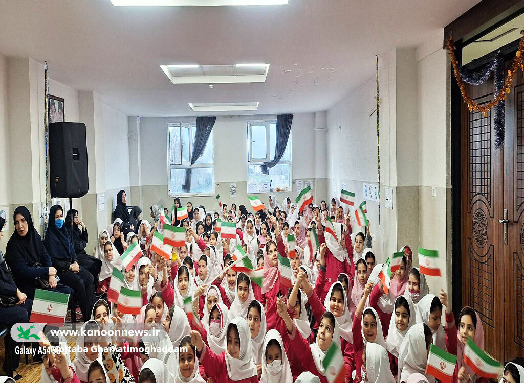 کودکان با «پرده خیال» به دنیای مسوولیتپذیری سفرکردند/ مربیان کانون پذیرای۳۵۰ دانشآموز فومنی شدند