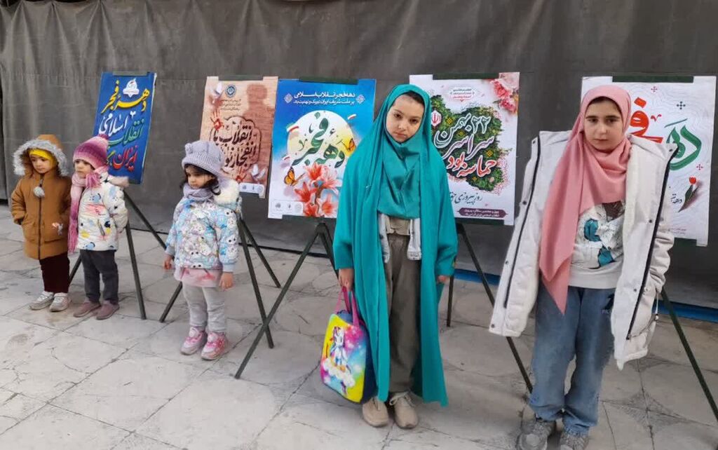 آغاز فعالیت‌های دهه فجر با غبارروبی گلزار شهدا