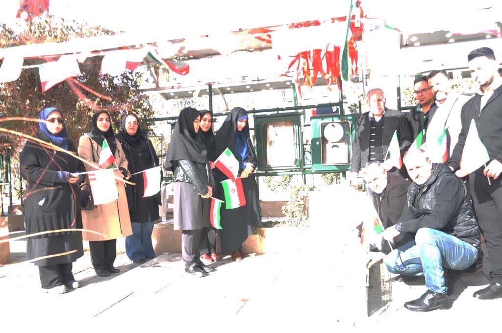 آغاز فعالیت‌های دهه فجر با غبارروبی گلزار شهدا