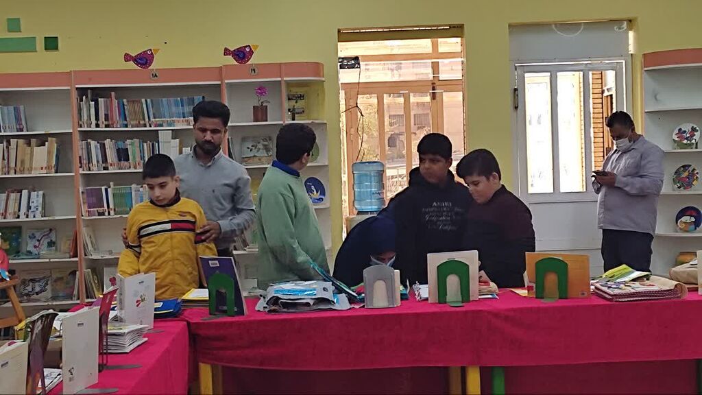 بازدید بیش از ۶۰ کودک اوتیسم از نمایشگاه کتابهای حسیـلمسی در کانون فراگیر بندرعباس