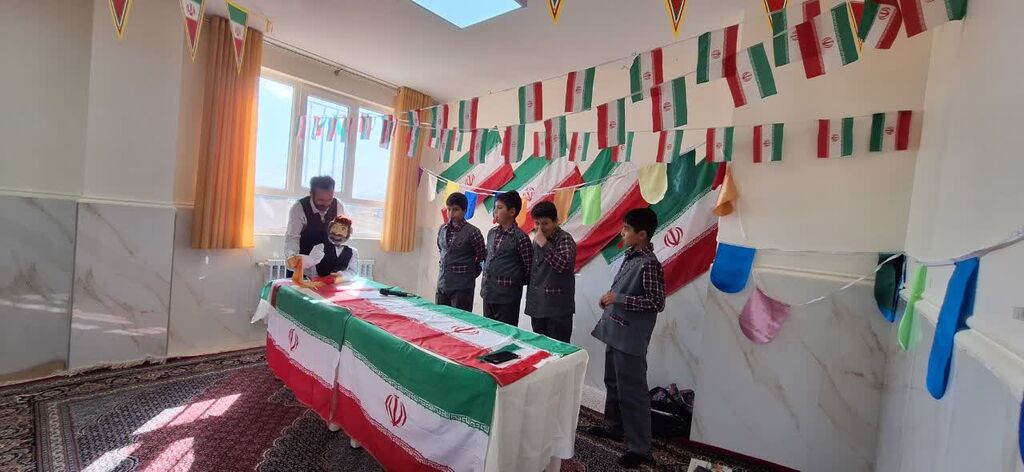 برنامه‌های کانون شازند در زنگ انقلاب