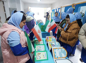 نمایشگاه دست‌سازه‌های مربیان و اعضای کانون تالش با حضور فرماندار گشایش‌یافت