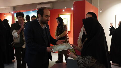 بازدید مدیرکل دفتر امور اجتماعی و فرهنگی استانداری خراسان رضوی از نمایشگاه «سرای امید»