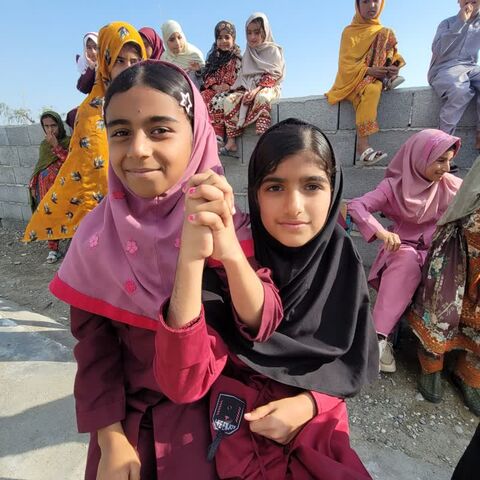 آشنایی کودکان روستای چنالی با شیوه های دوستیابی از طریق قصه امین ترین دوست