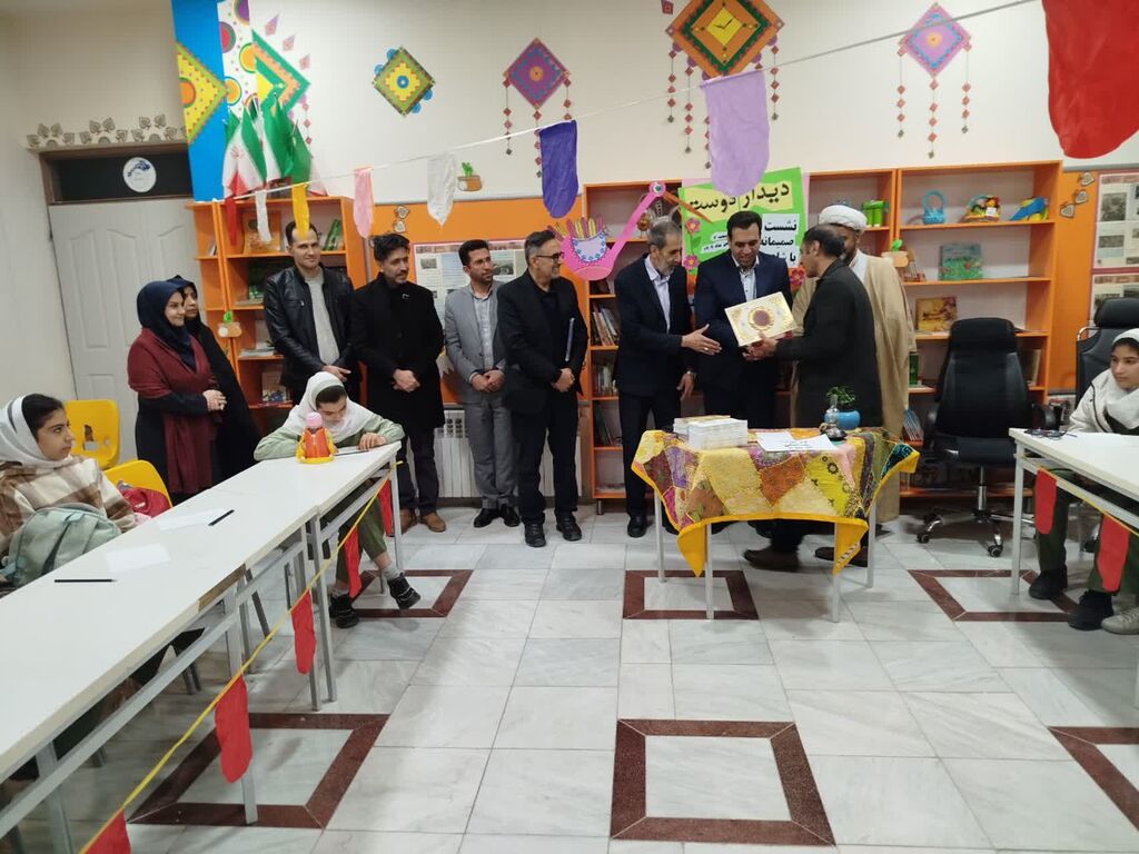 نشست صمیمانه «دیدار دوست» در مرکز شماره ۲ صحنه