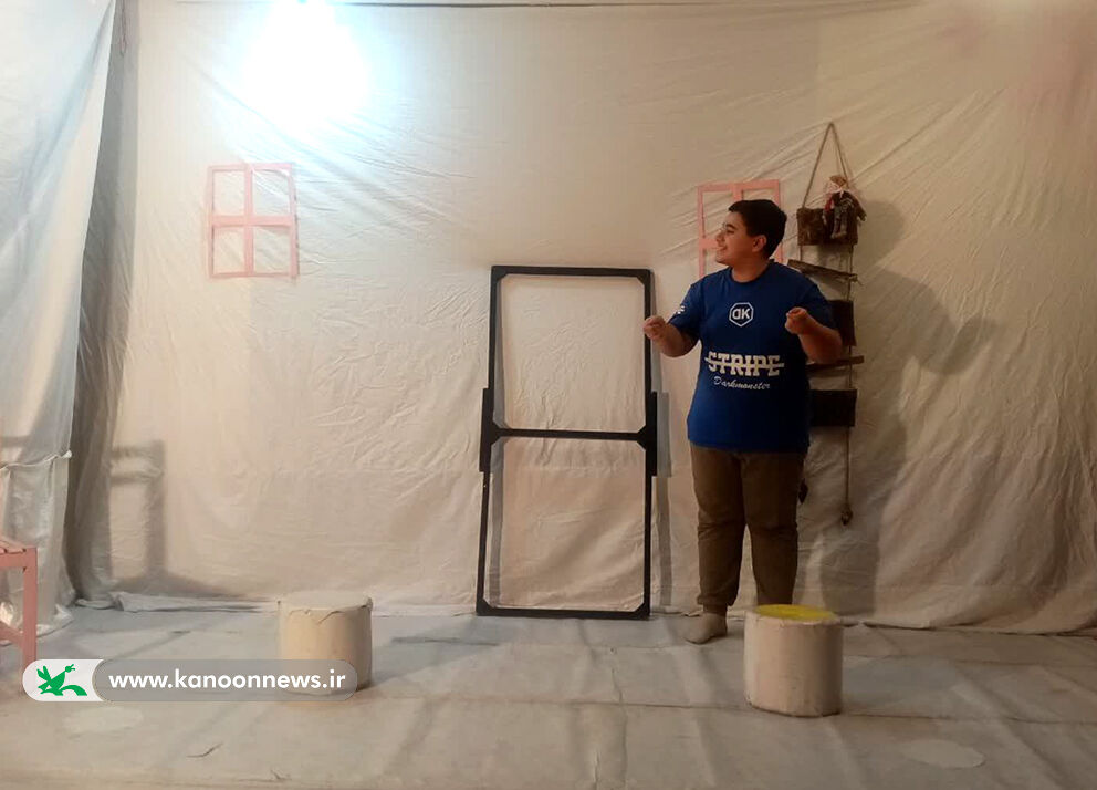 نمایش «بزرگ‌مرد کوچک» در کانون پرورش فکری لرستان روی صحنه رفت