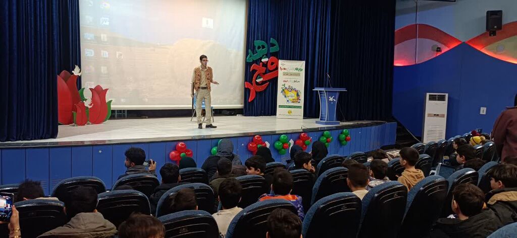 جشن انقلاب در مرکز شماره ۲ کانون کرمانشاه