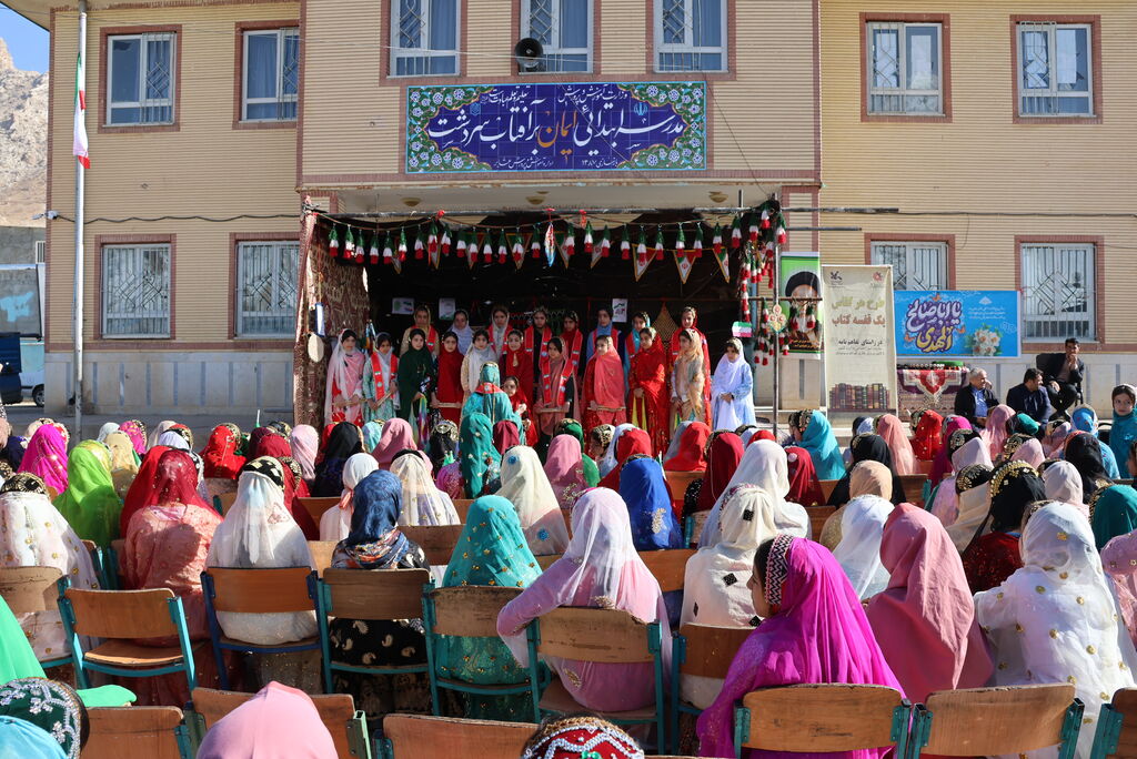 زنگ انقلاب به دست مدیرکل کانون پرورش فکری چهارمحال و بختیاری نواخته شد