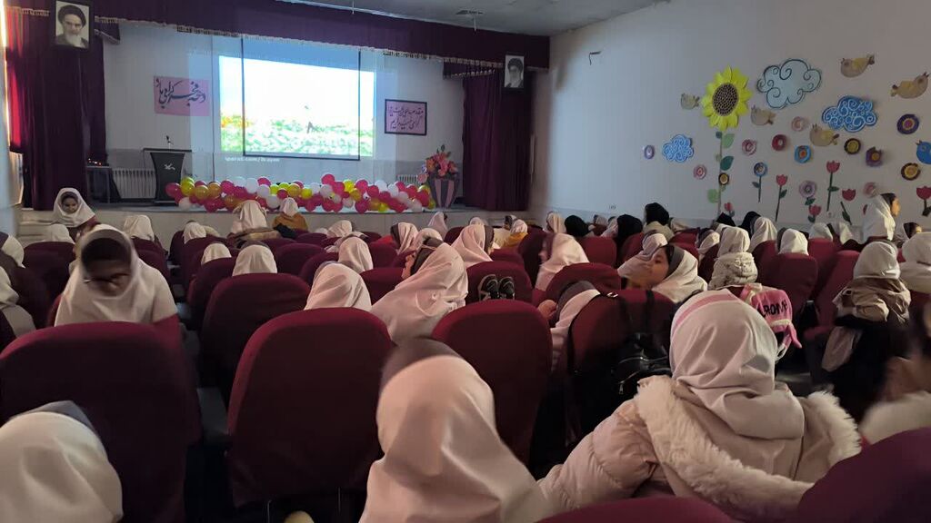 ویژهبرنامه جشن انقلاب در مرکز شماره ۳ کانون کرمانشاه