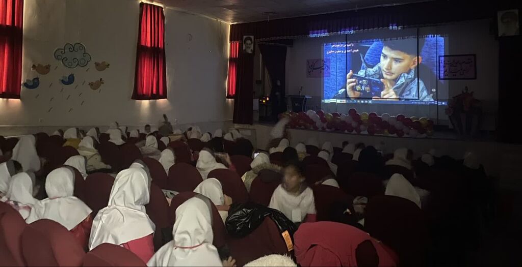 ویژهبرنامه جشن انقلاب در مرکز شماره ۳ کانون کرمانشاه