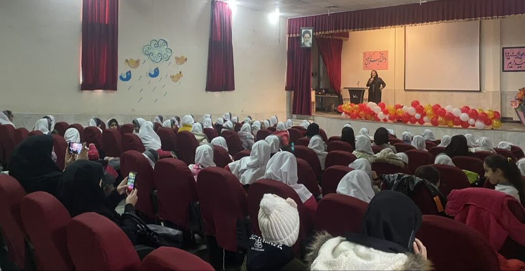 ویژهبرنامه جشن انقلاب در مرکز شماره ۳ کانون کرمانشاه