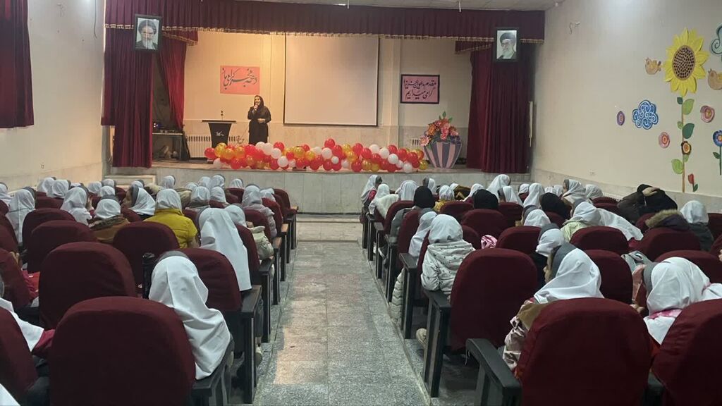 ویژهبرنامه جشن انقلاب در مرکز شماره ۳ کانون کرمانشاه