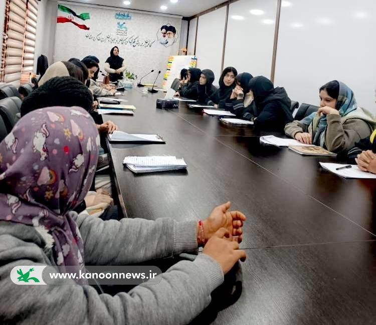 برگزاری دومین نشست شعر «واژههای سپید» و اهدای احکام پشتیبانی طرح سیمرغ در کردستان