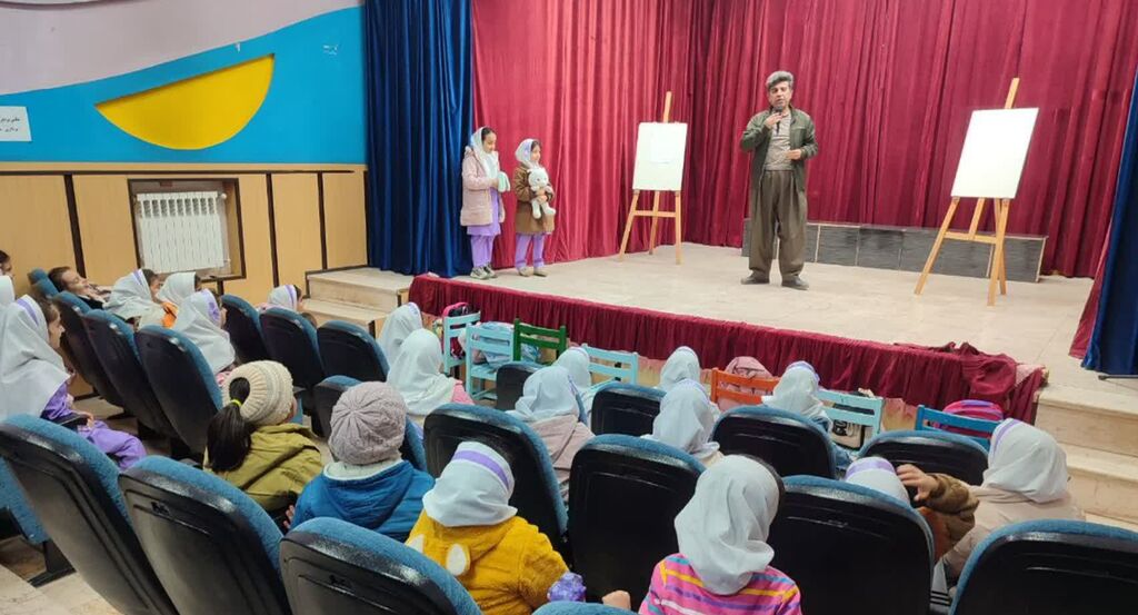 جشن روزهای انقلاب در مرکز روانسر برگزار شد