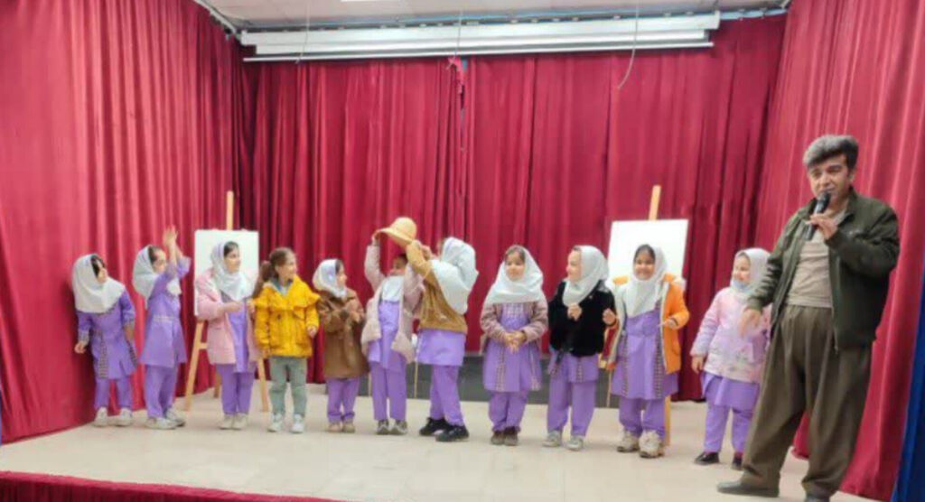 جشن روزهای انقلاب در مرکز روانسر برگزار شد