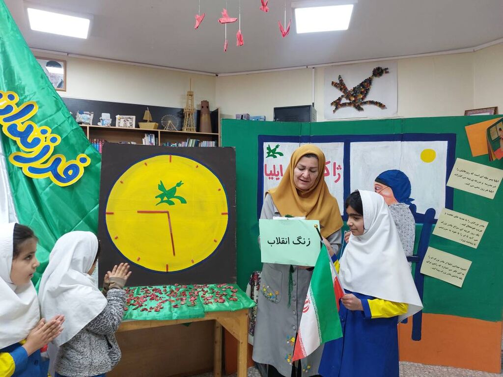 همزمان با فجر انقلاب؛ اعضای نوخوان کانون با آرمان شهدا در مزار شهدا تجدید پیمان کردند