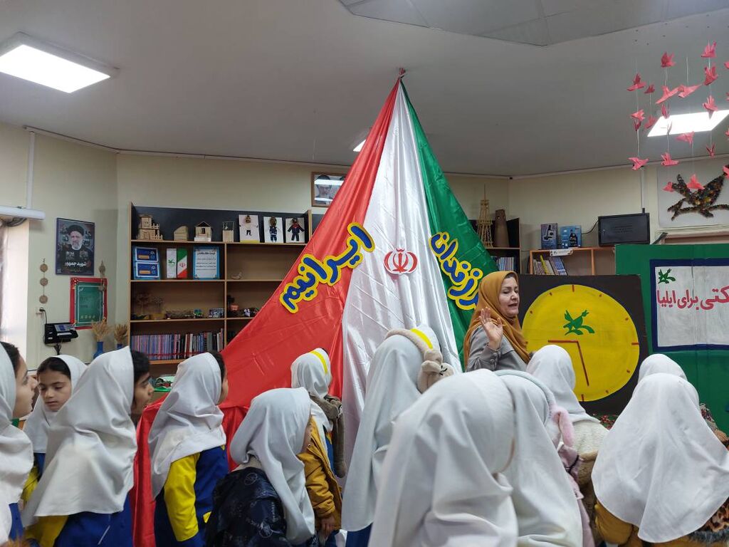 همزمان با فجر انقلاب؛ اعضای نوخوان کانون با آرمان شهدا در مزار شهدا تجدید پیمان کردند