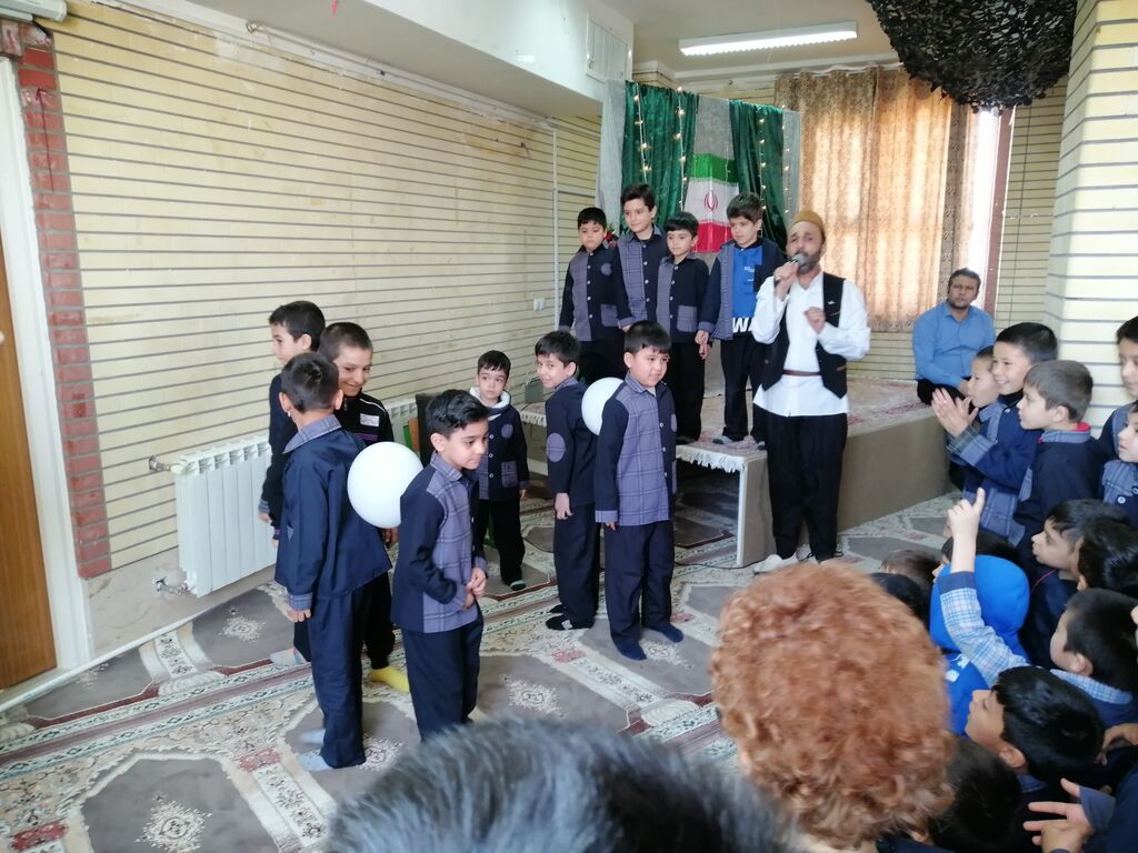 ویژهبرنامه کتابخانه سیار در روستای مبارکآباد به مناسبت دهه فجر و نیمه شعبان