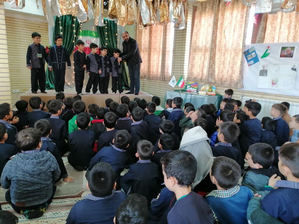 ویژهبرنامه کتابخانه سیار در روستای مبارکآباد به مناسبت دهه فجر و نیمه شعبان